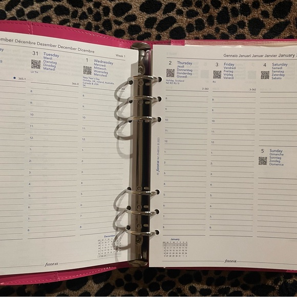 Filofax A5 Domino Patent Hot Pink - Picture 3 of 13